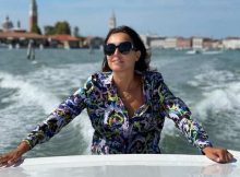 Caterina Balivo in barca a Venezia