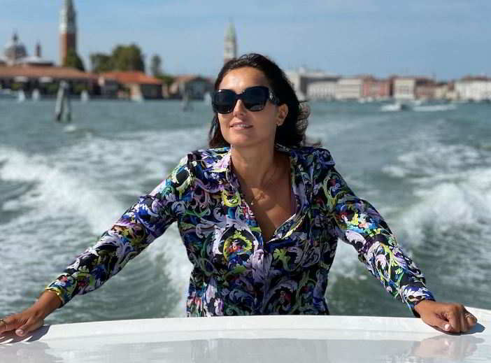 Caterina Balivo in barca a Venezia