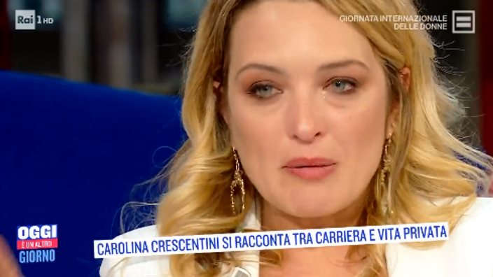 Carolina Crescentini in lacrime per l'amica
